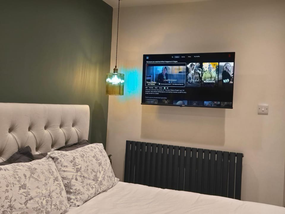 Studio 3 - Stylish apartment central to hospital and racecourse Apartment in Cheltenham