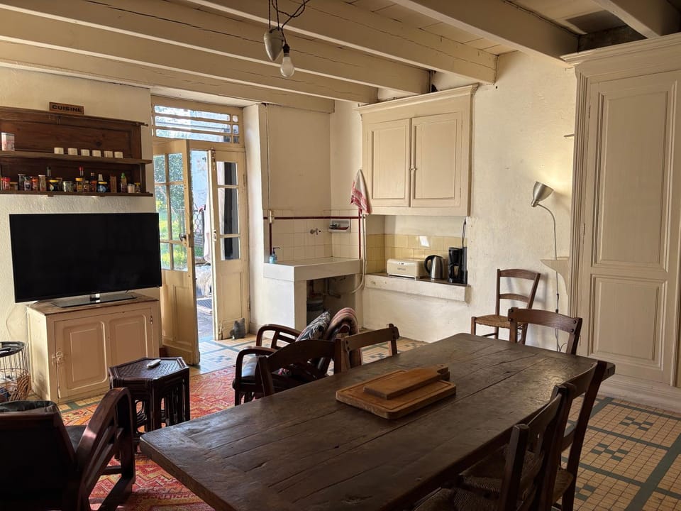 Kitchen or kitchenette, Living room