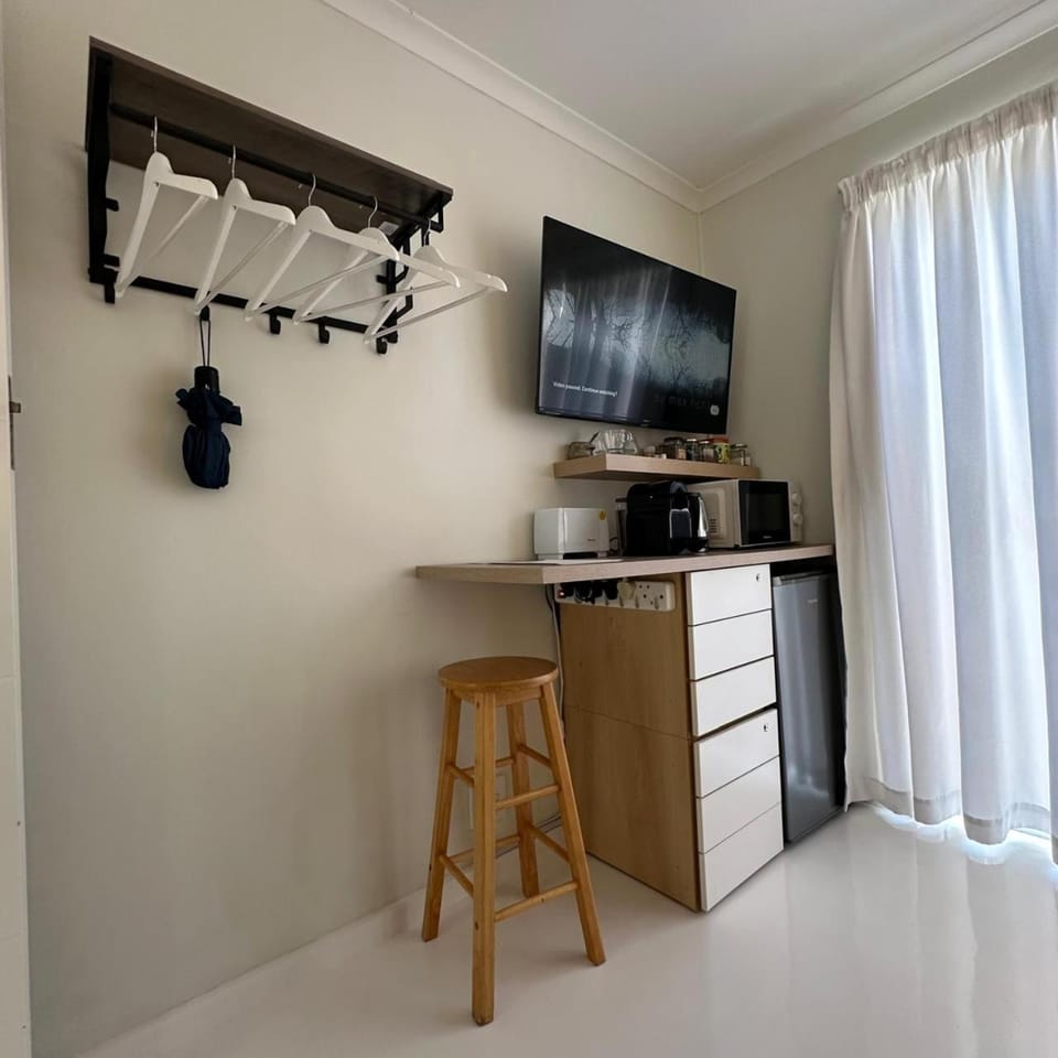 TV and multimedia, Kitchen or kitchenette, Dining area, internet