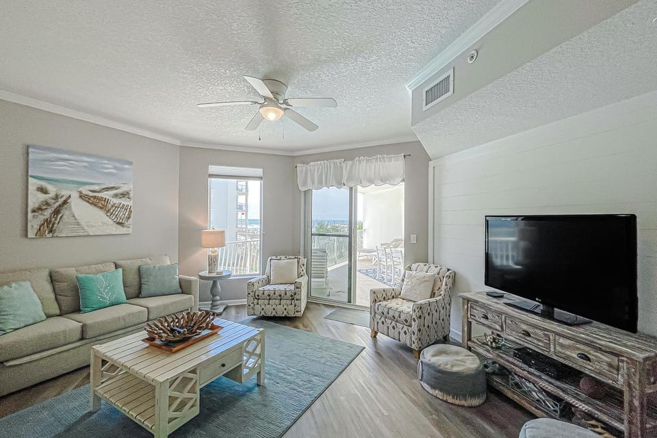 Beautifully decorated oceanfront condo with resort pool & huge walk-in showers House in South Walton County