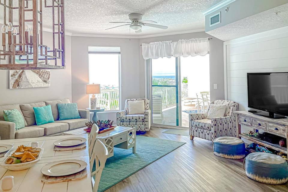 Beautifully decorated oceanfront condo with resort pool & huge walk-in showers House in South Walton County