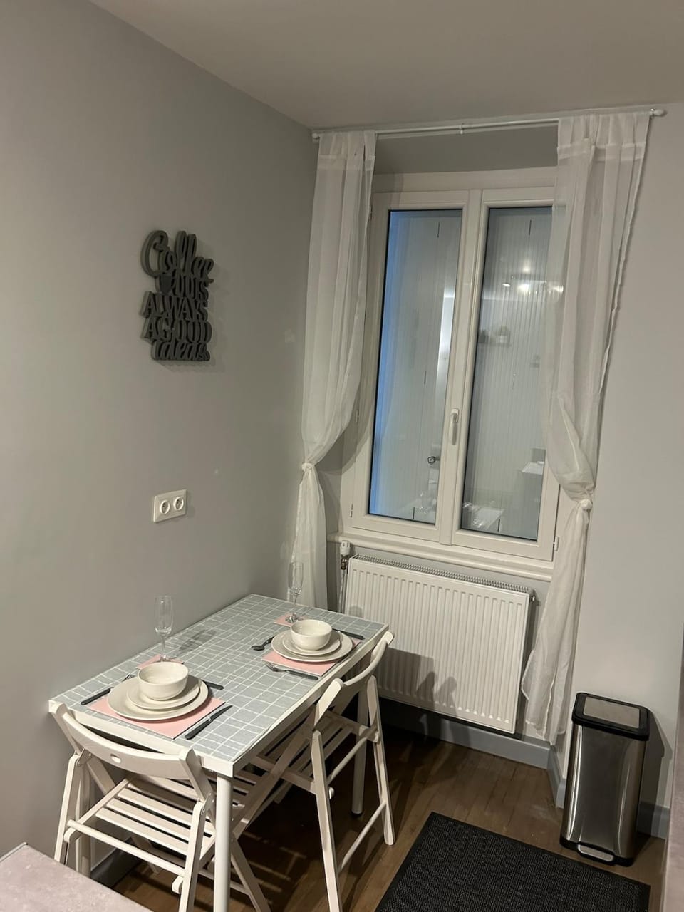 Seating area, Dining area