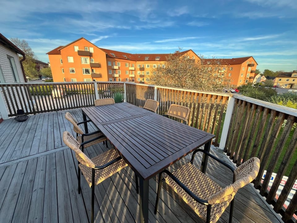 Property building, Day, View (from property/room), Balcony/Terrace