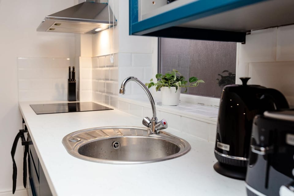 Stylish Studio with Parking in Doncaster Apartment in Doncaster