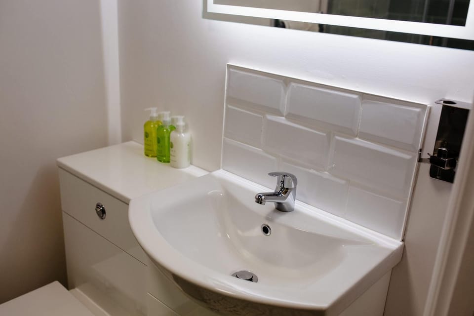 Stylish Studio with Parking in Doncaster Apartment in Doncaster