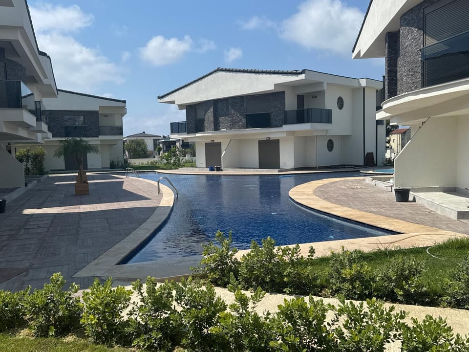 Property building, Nearby landmark, Day, Neighbourhood, BBQ facilities, Garden, Garden view, Garden view, Pool view, Swimming pool, Swimming pool, heating, heating, sunbed