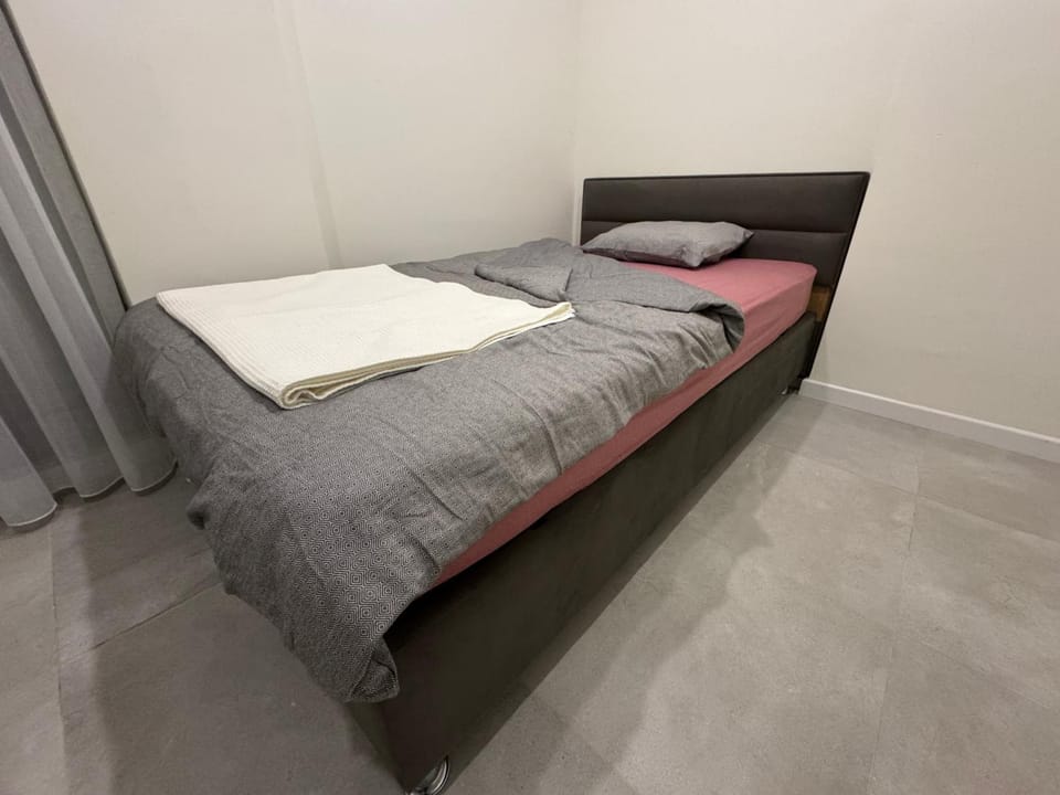 Bed, Bedroom, children, young children, older children, air conditioner