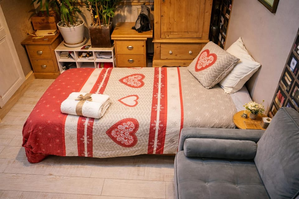 Bed, Bedroom