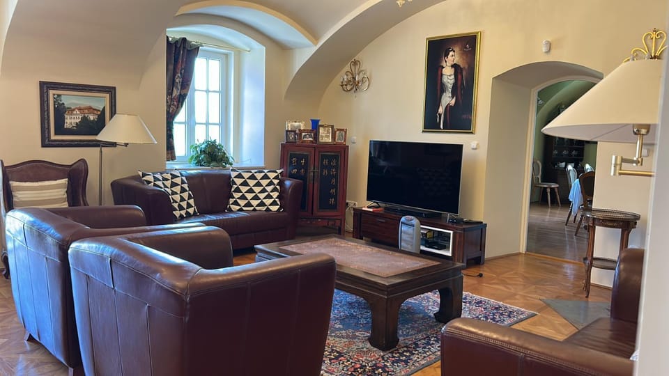 Communal lounge/ TV room