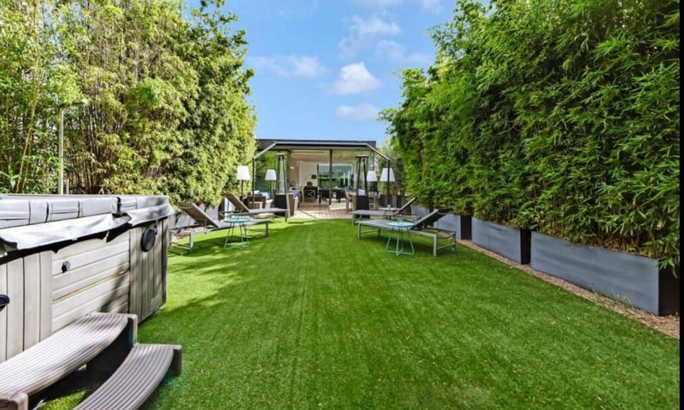 Covent Garden Mews Cottage Luxurious Boutique Brand New renovation 5 Bed Roof Terrace & Jacuzzi House in City of Westminster