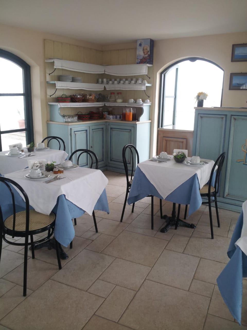 Restaurant/places to eat, Food and drinks