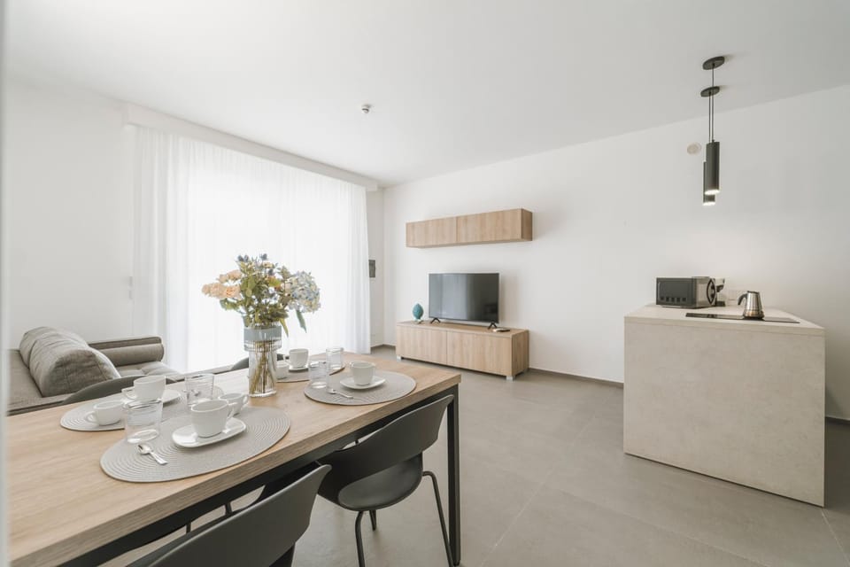TV and multimedia, Kitchen or kitchenette, Living room, Dining area