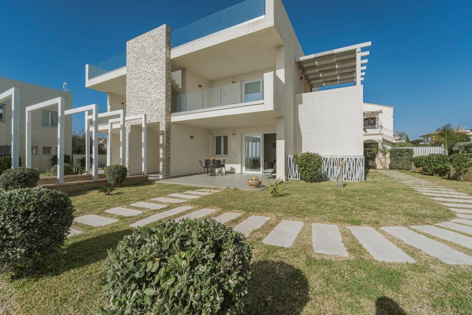 Property building, Day, Garden, Garden view