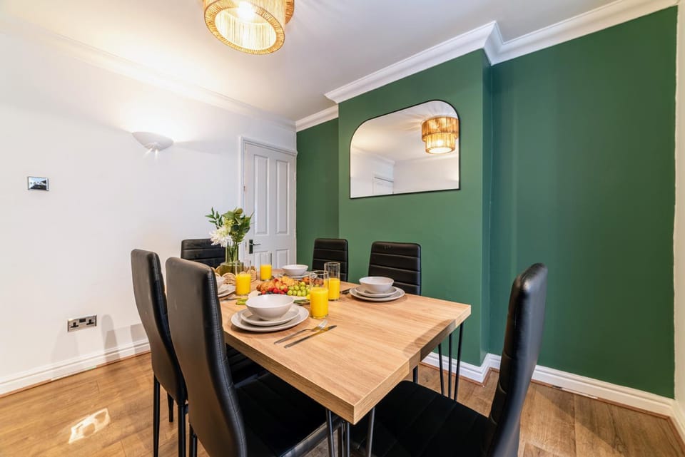 Seating area, Dining area