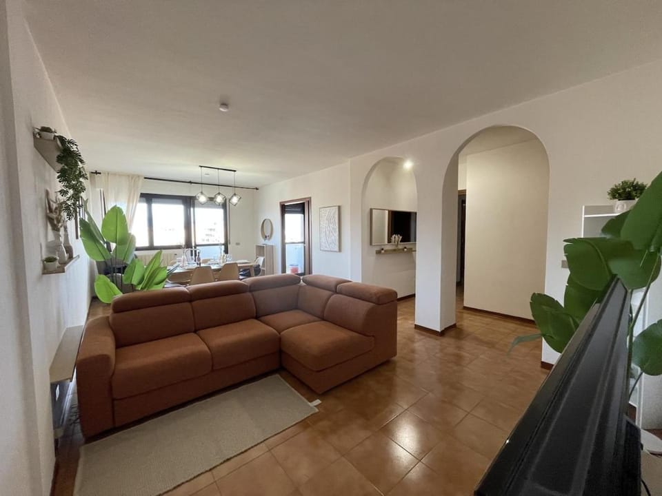 Chill in Pisa - Comfort and Large Spaces Apartment in Pisa