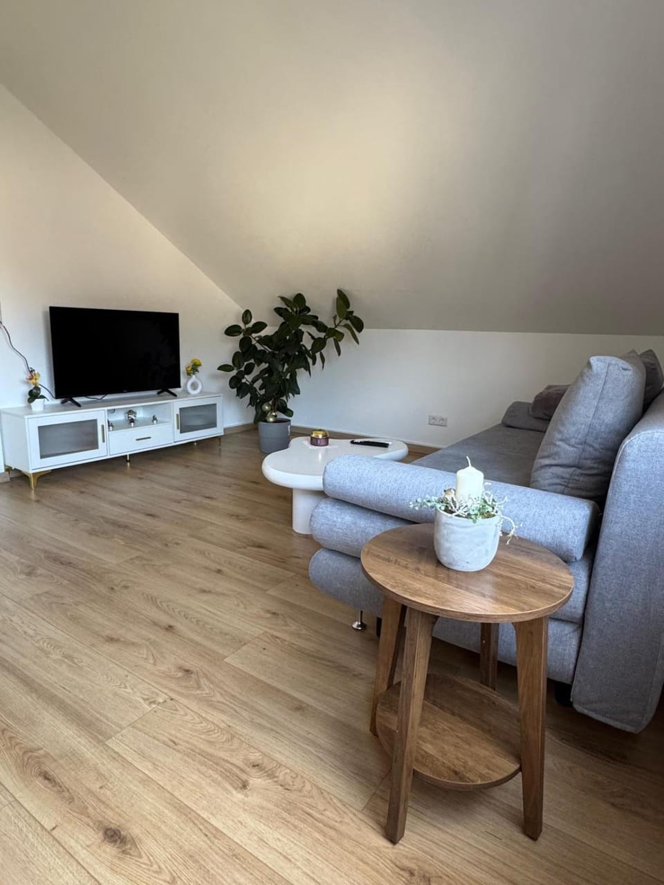 TV and multimedia, Seating area