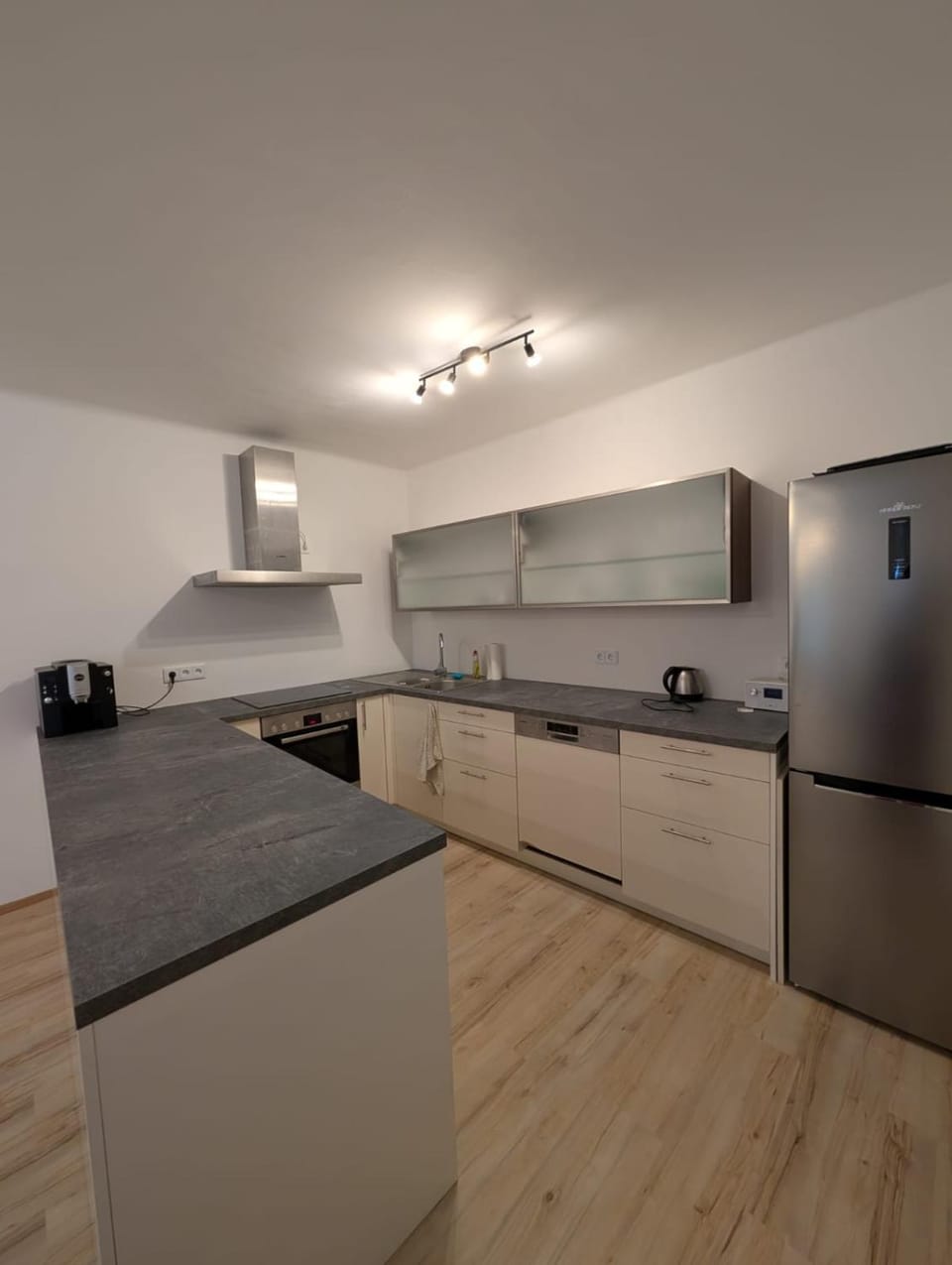 Kitchen or kitchenette, Communal kitchen