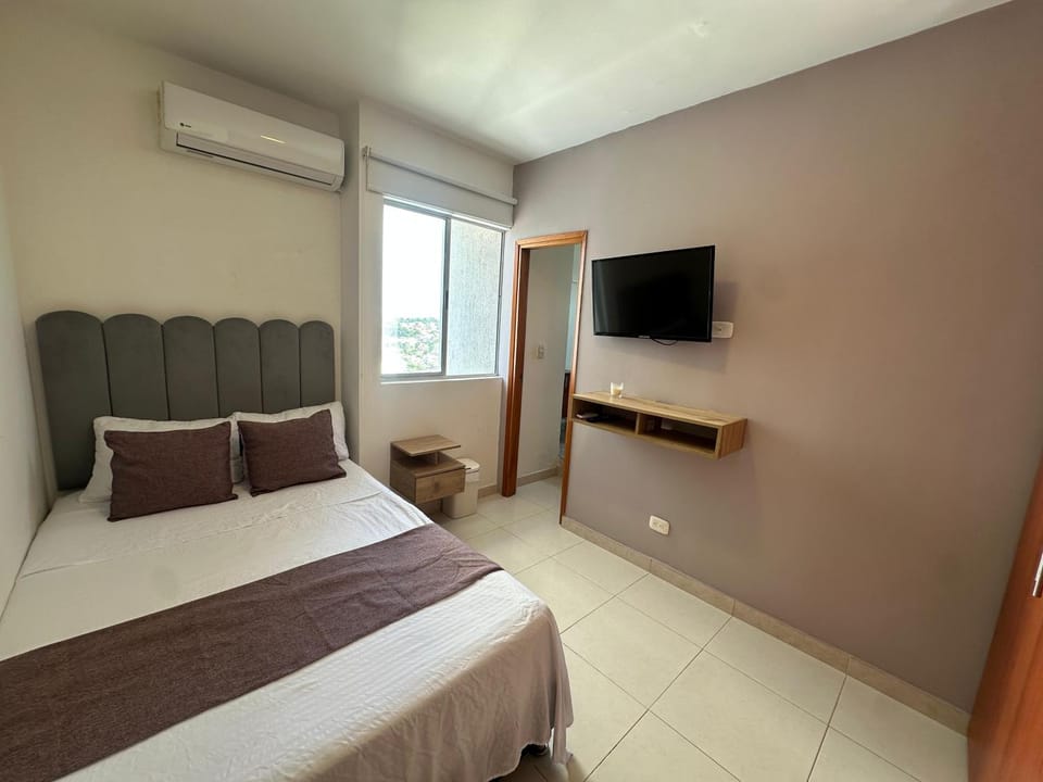 Communal lounge/ TV room, Bed, TV and multimedia, Photo of the whole room, Bedroom