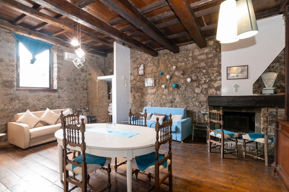 Maestosa Maison della Cattedrale, 3 piani storici tutti per voi! Apartment in Lazio