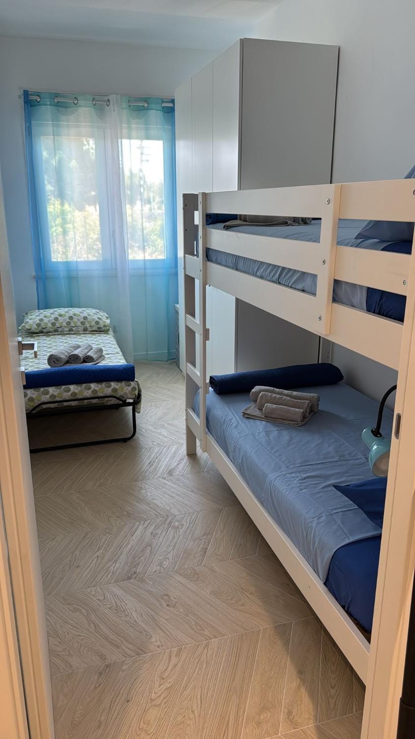 Bed, Photo of the whole room, Bedroom, bunk bed