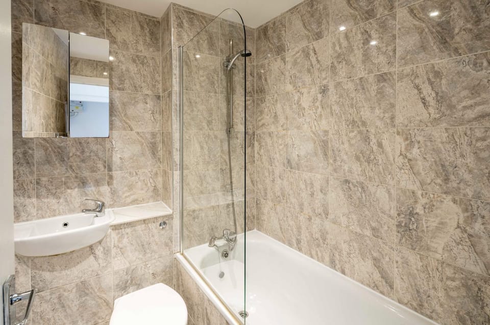 Cozy 2Bedroom by Central Line-Westfields Apartment in London