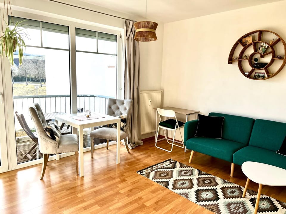 Balcony/Terrace, Living room, Seating area, Dining area