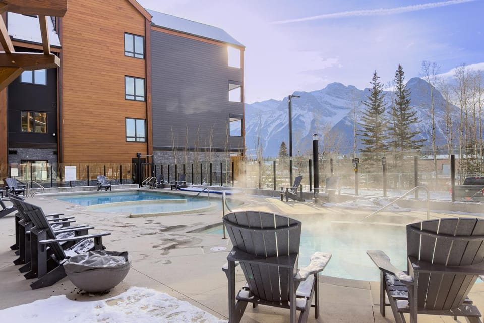 Hot Tub, Swimming pool