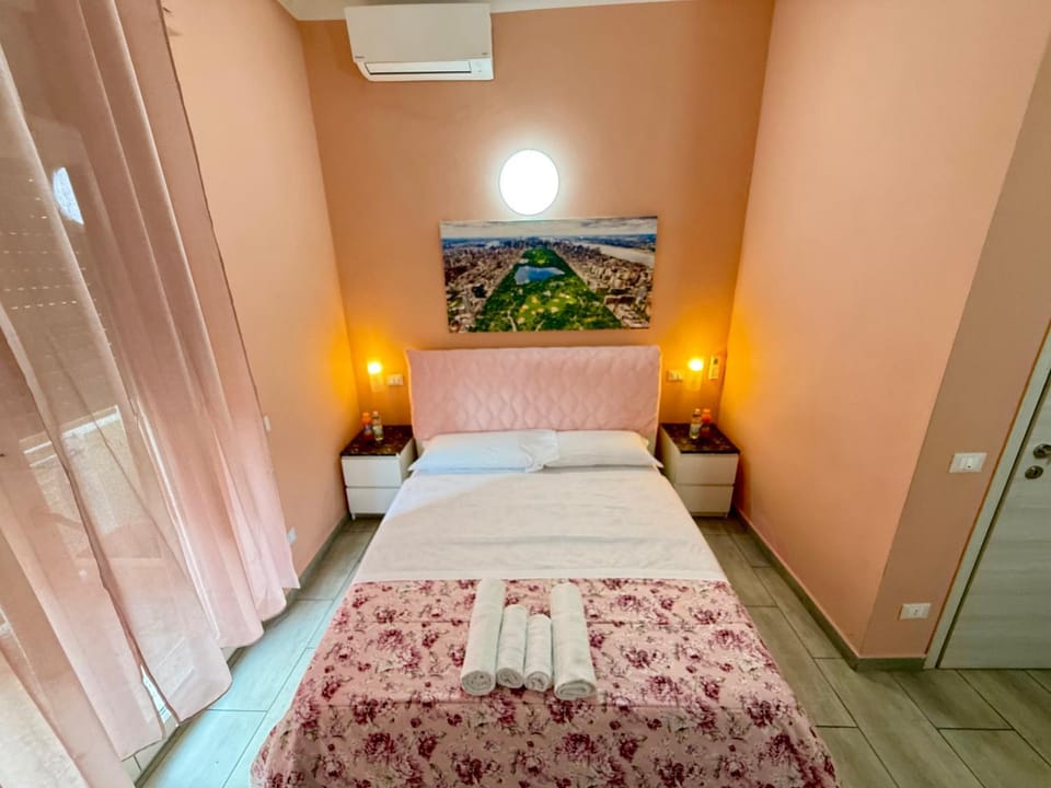 Bed, Bedroom, air conditioner