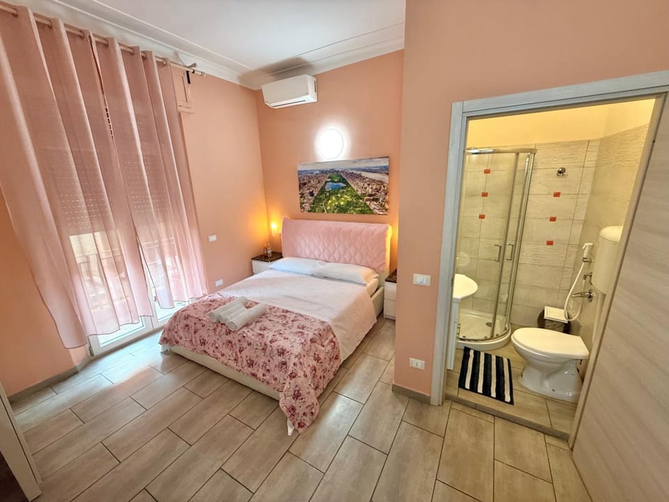 Shower, Toilet, Bed, Bathroom, Photo of the whole room, towels