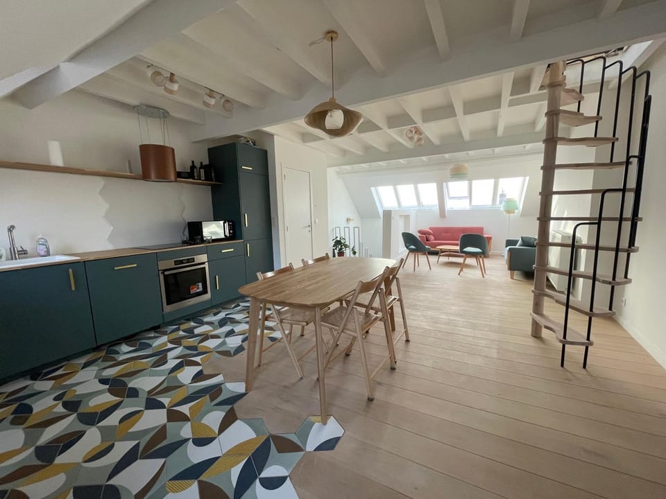 Kitchen or kitchenette, Seating area