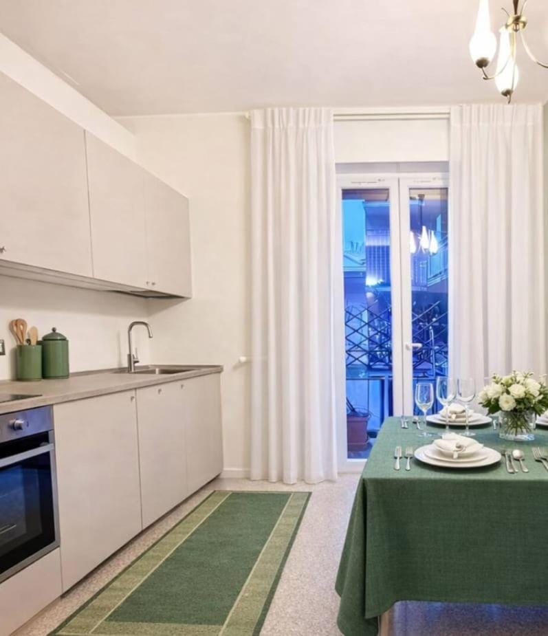 Dining area, Lunch, stove, kitchen