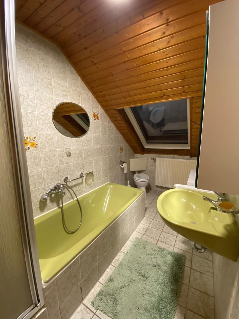 Shower, Toilet, Bathroom, Bath, towels
