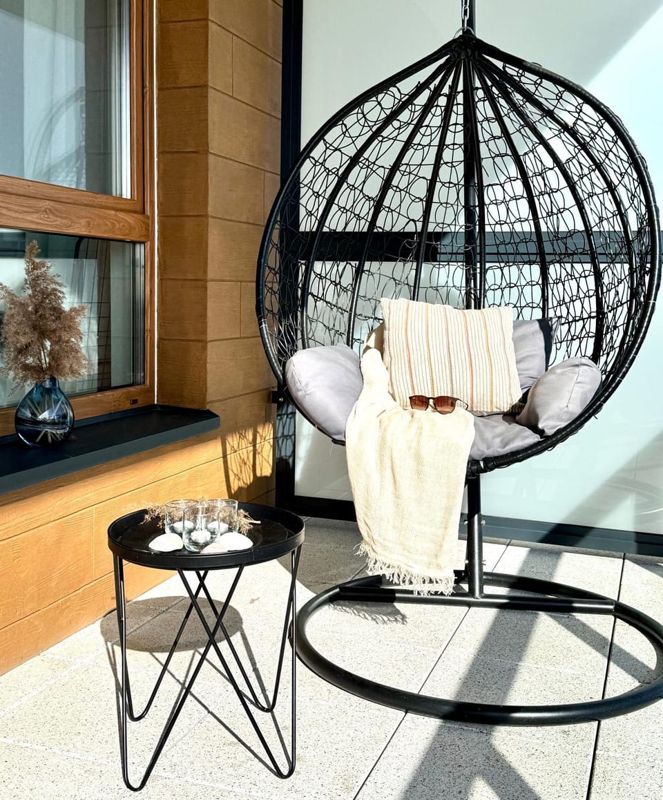 Balcony/Terrace, Seating area, Location