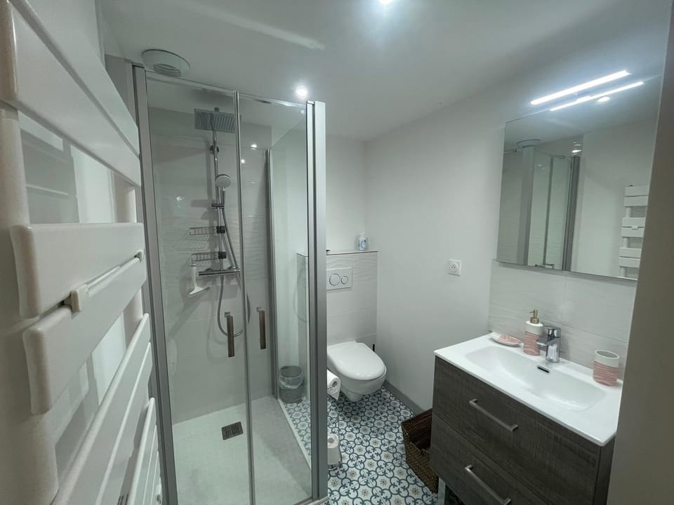 Shower, Toilet, Bathroom