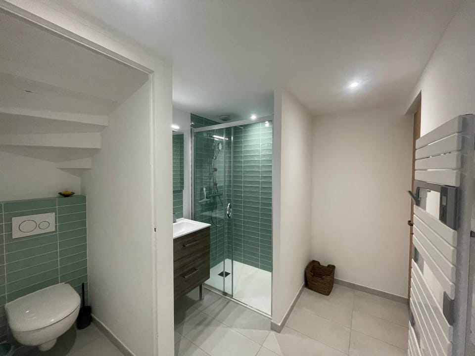 Shower, Toilet, Bathroom