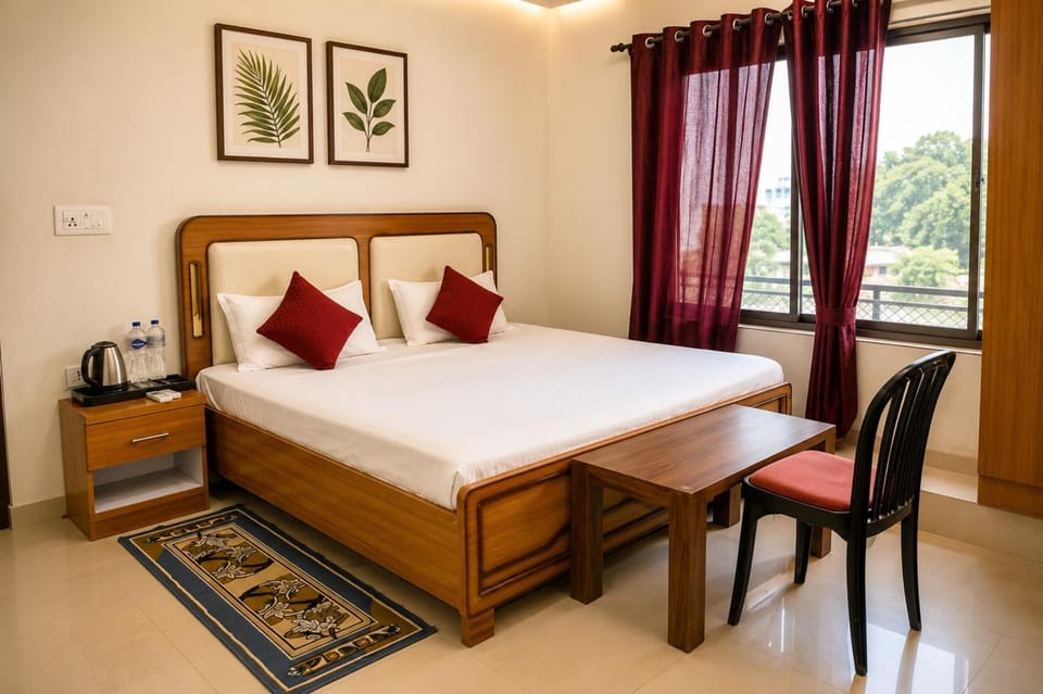 Photo of the whole room, Bedroom
