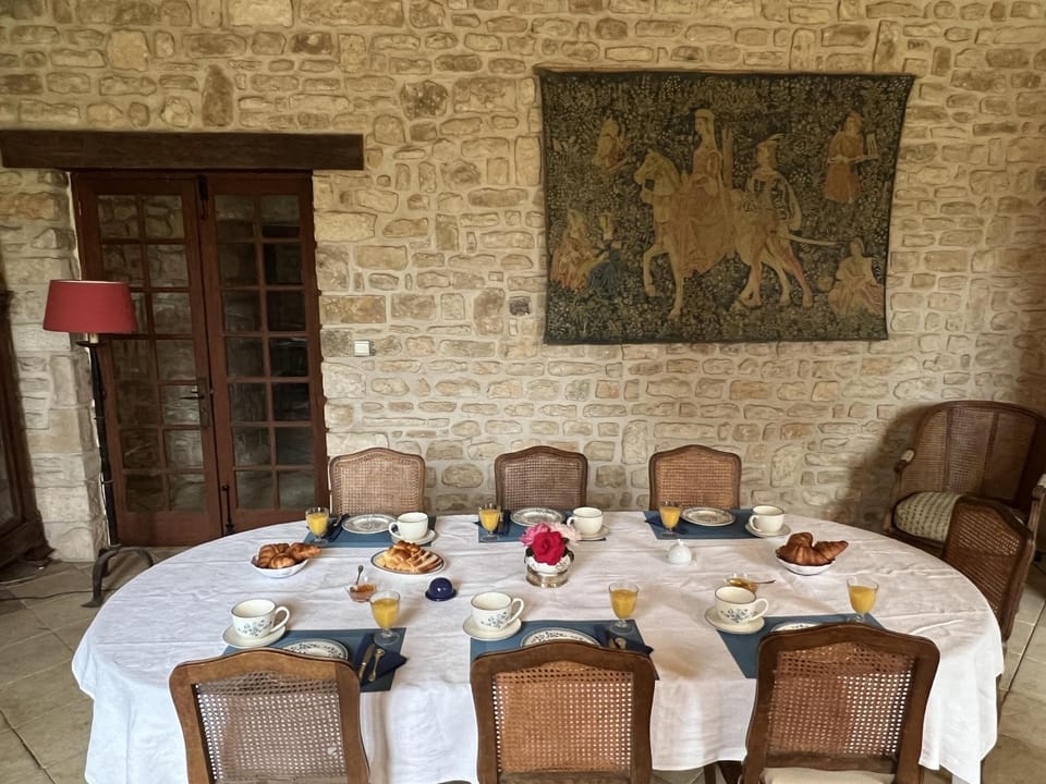 Chambres d'hôtes au château du Breuil à Londigny Bed and Breakfast in Nouvelle-Aquitaine