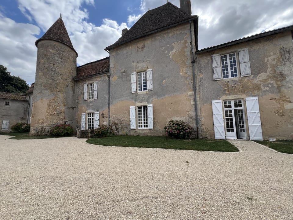 Chambres d'hôtes au château du Breuil à Londigny Bed and Breakfast in Nouvelle-Aquitaine