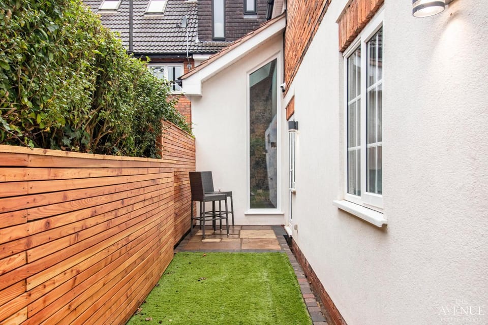 Salubrious Area, 1 double bedroom, NEC, BELFRY, BIRMINGHAM, RESORTS WORLD, DAYTON MANOR, House in The Royal Town of Sutton Coldfield