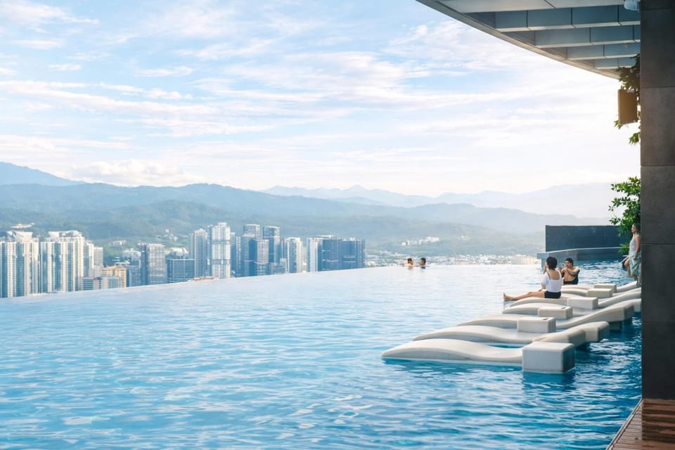 Nearby landmark, Day, Natural landscape, City view, Lake view, Mountain view, Pool view, Sea view, Swimming pool, Swimming pool, sunbed