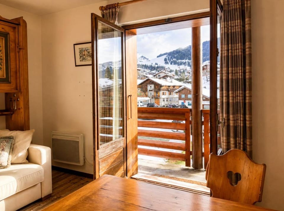 Balcony/Terrace, City view, Mountain view