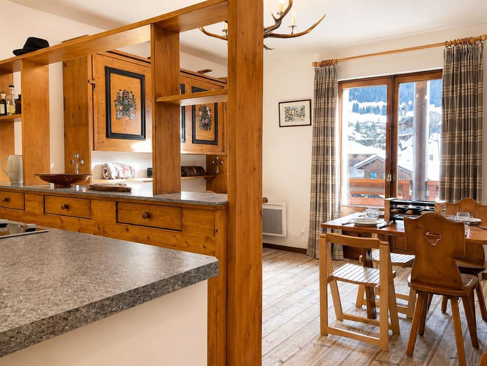 Seating area, kitchen