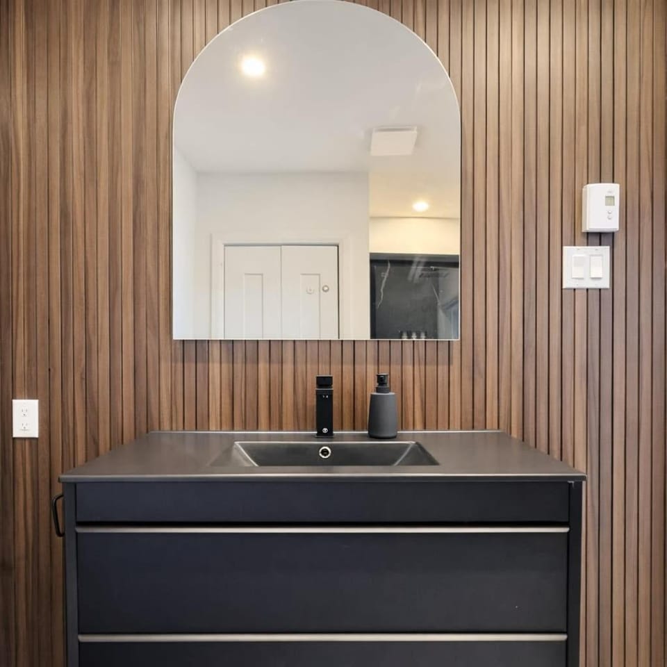 Studio 8 Bob Marley Clim 5 min centre-ville Apartment in Quebec City