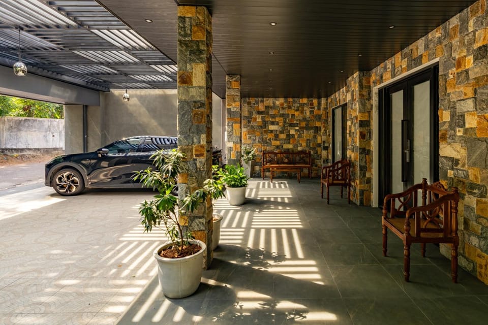 Facade/entrance, Balcony/Terrace