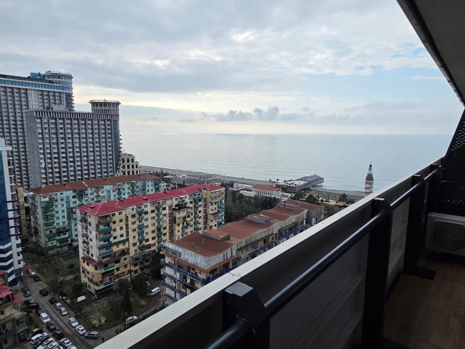 City view, Sea view