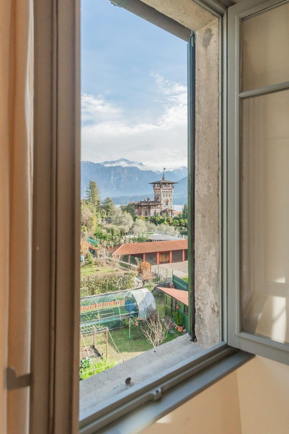 Boutique apartment with Como lake views near Villa Balbianello Apartment in Tremezzo