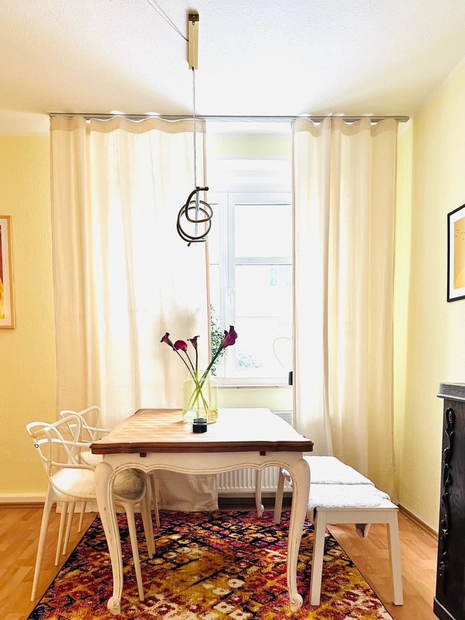 Living room, Seating area, Dining area