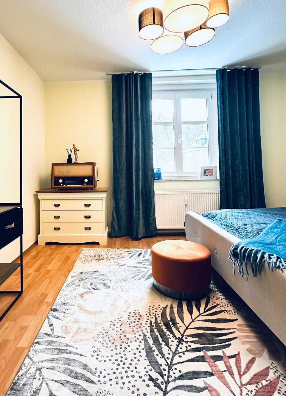 Photo of the whole room, Bedroom