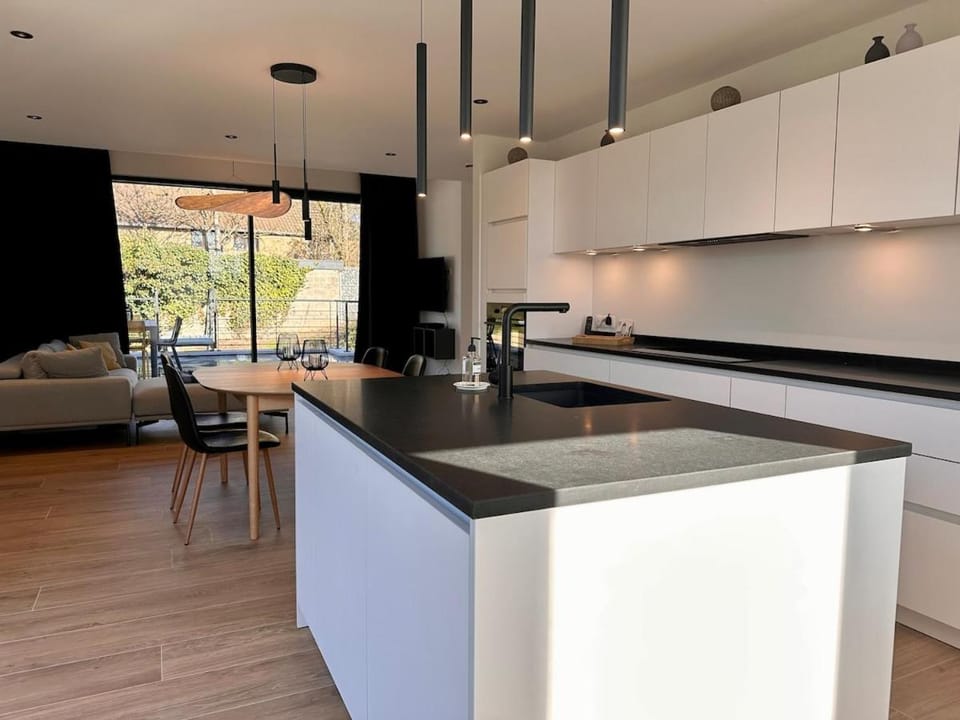 Kitchen or kitchenette, Dining area, stove