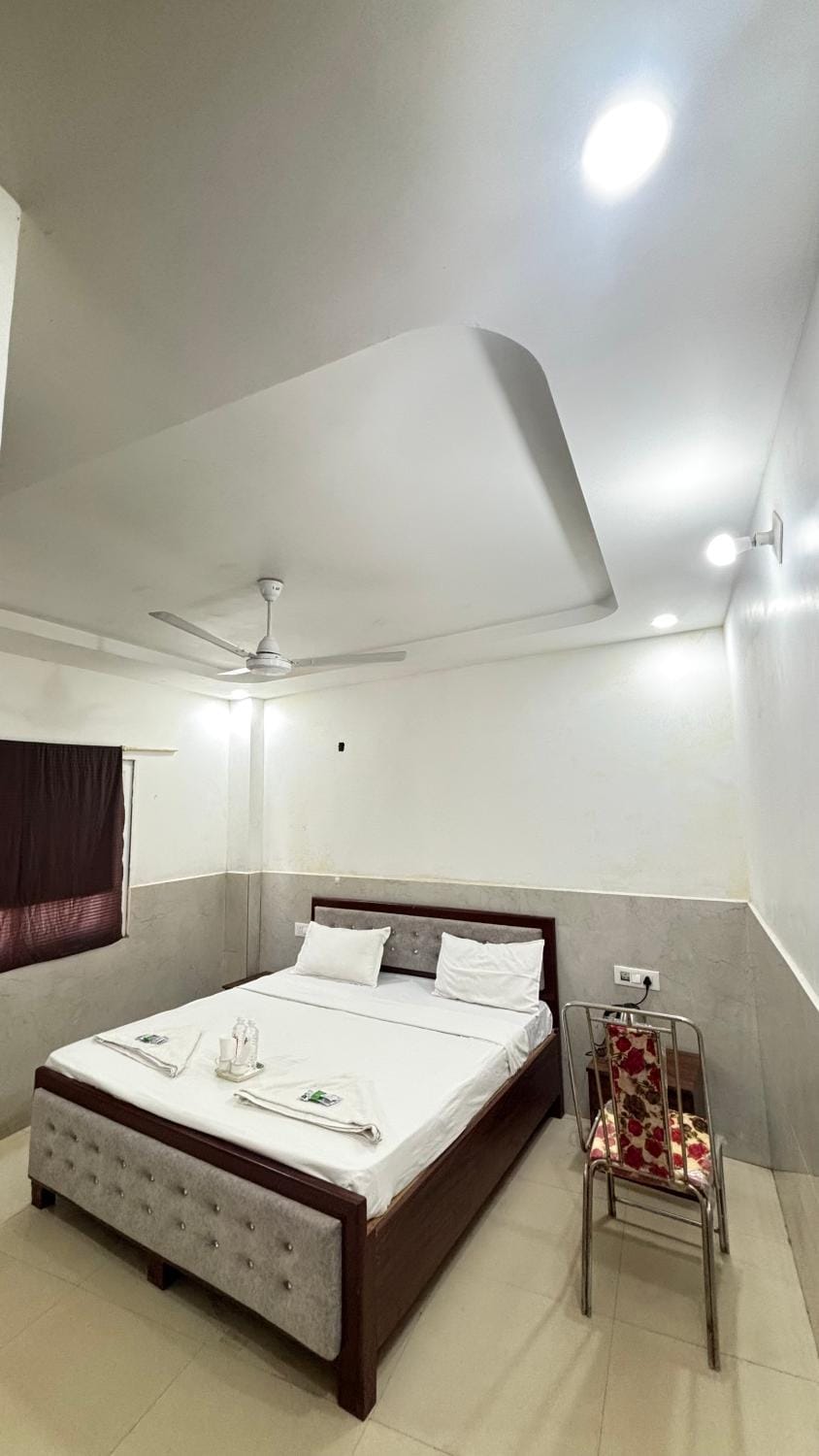 View (from property/room), Bedroom, Food, room service, towels, VIP, air conditioner, air conditioner